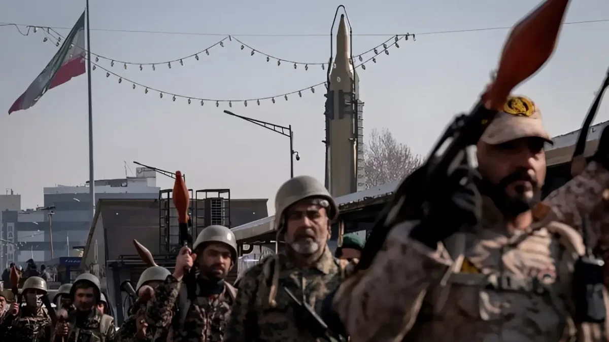 ABD donanması yaklaşıyor… İran ‘büyük savaşa’ hazırlanıyor!