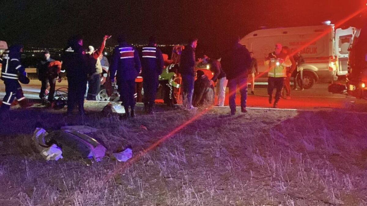Çorum’da iki otomobilin çarpıştığı kazada 8 kişi yaralandı