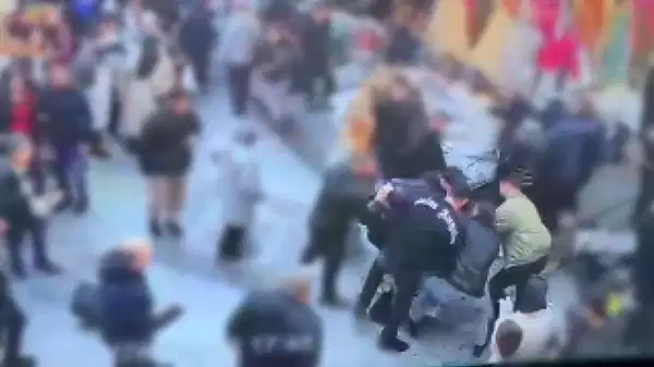 Fatih’te hanutçu, tartıştığı Çinli turisti darbetti!