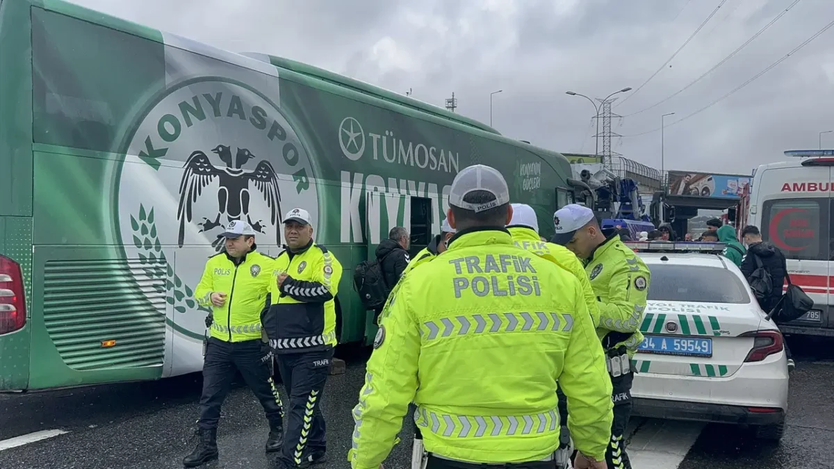 Son dakika… Konyaspor U-19 futbol takımını taşıyan otobüs kaza yaptı!