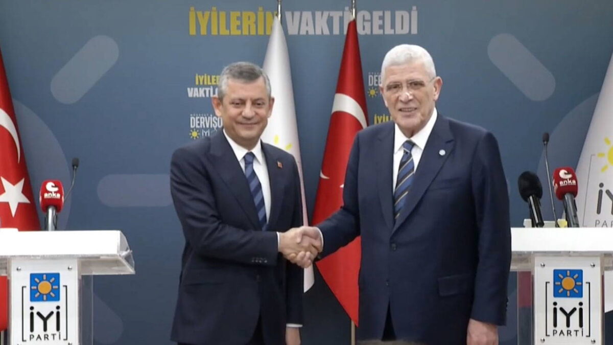 Son Dakika… Özgür Özel, Müsavat Dervişoğlu’nu ziyaret etti