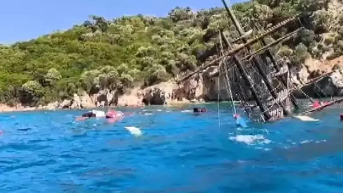 Muğla’da tur teknesi battı: Ekipler sevk edildi