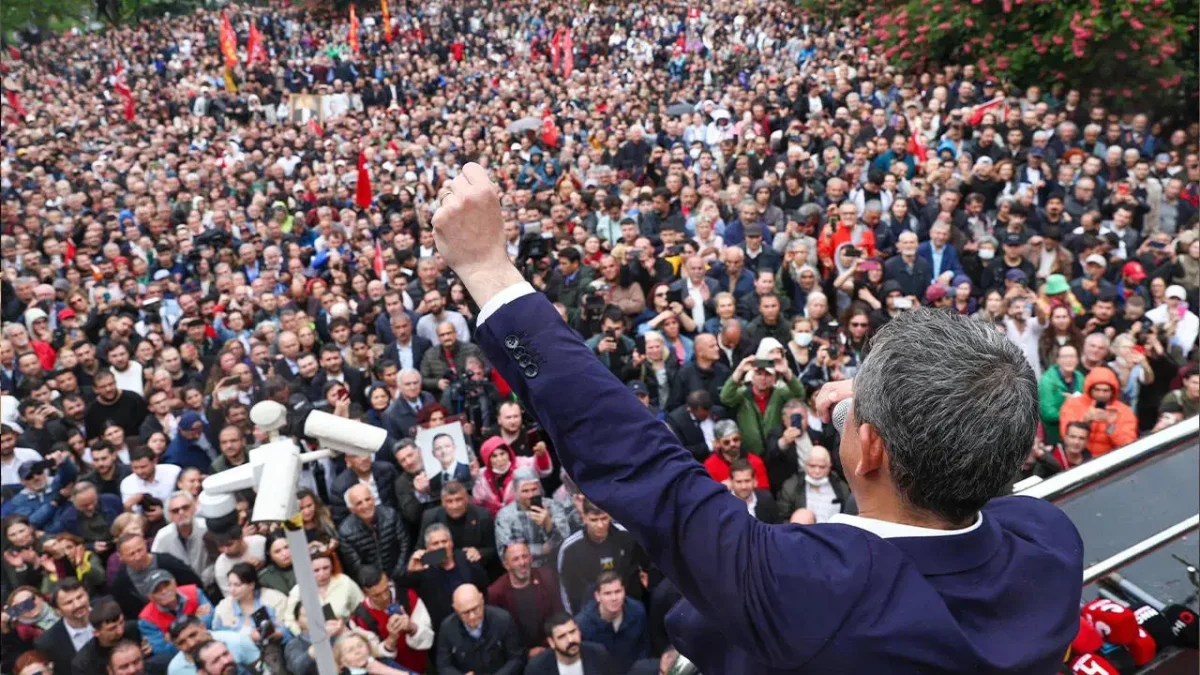 Özgür Özel İzmir’e gidiyor: CHP’den Cumhuriyet Meydanı’nda miting çağrısı