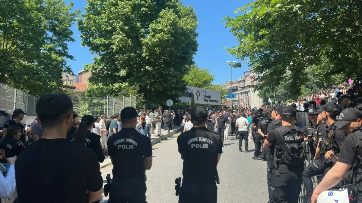 Bilgi Üniversitesi yeniden açıldı | Öğrenciler ve akademisyenler: Direniş kazandı!