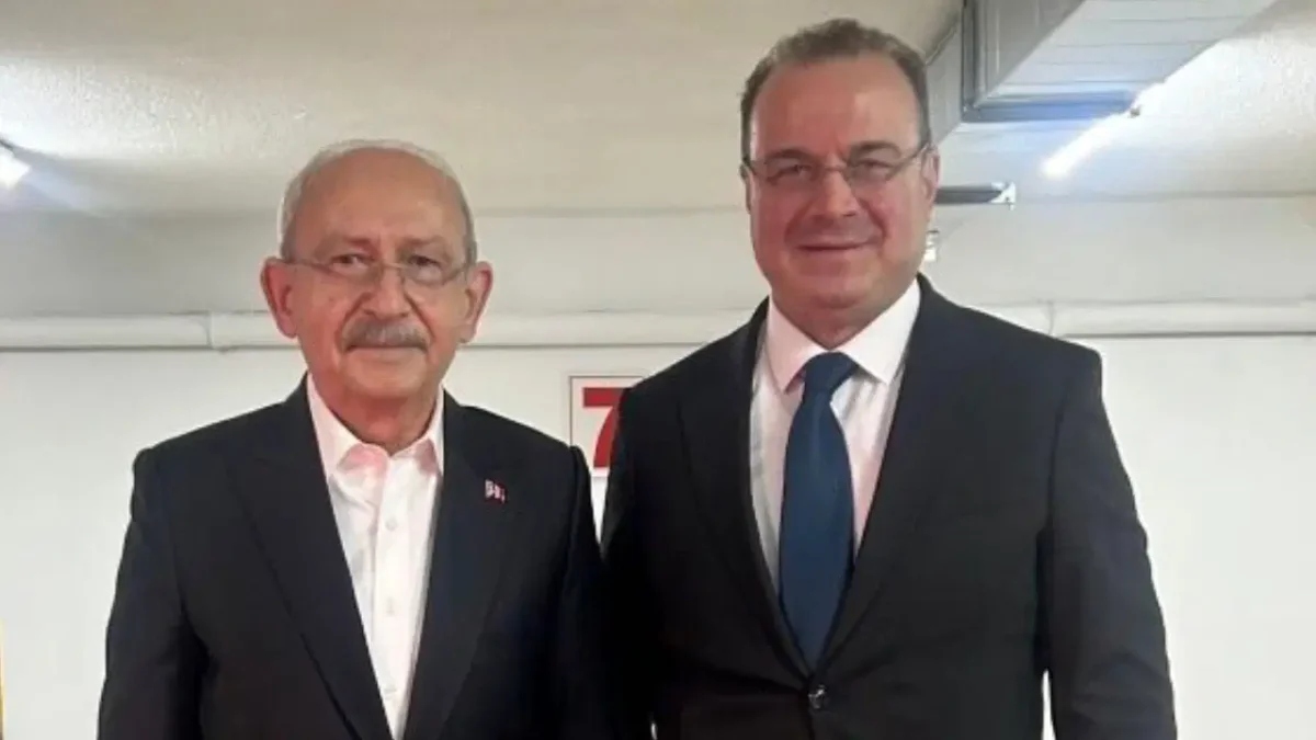 Kılıçdaroğlu’nun ilk durağı TGRT Haber oldu: İktidar medyasıyla poz verdi!