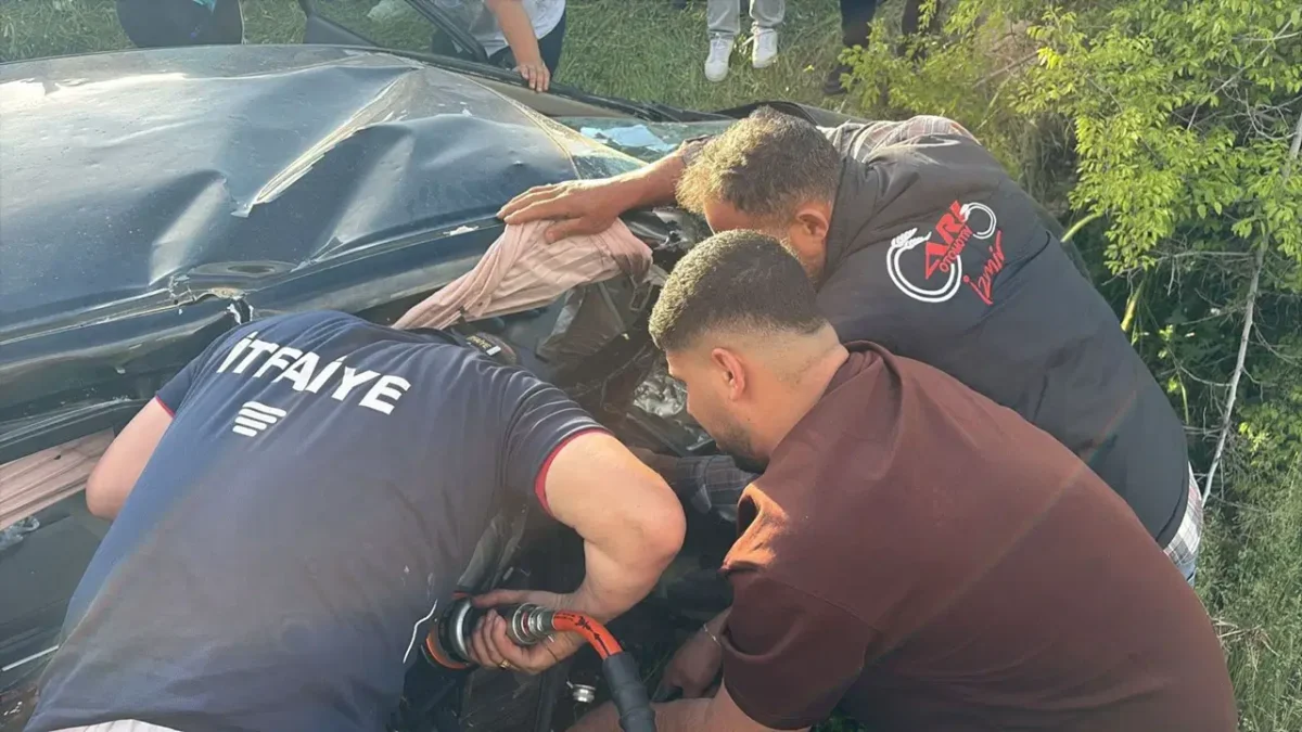 Katliam gibi kaza: Anne ve 2 çocuğu öldü, 4 kişi de yaralandı