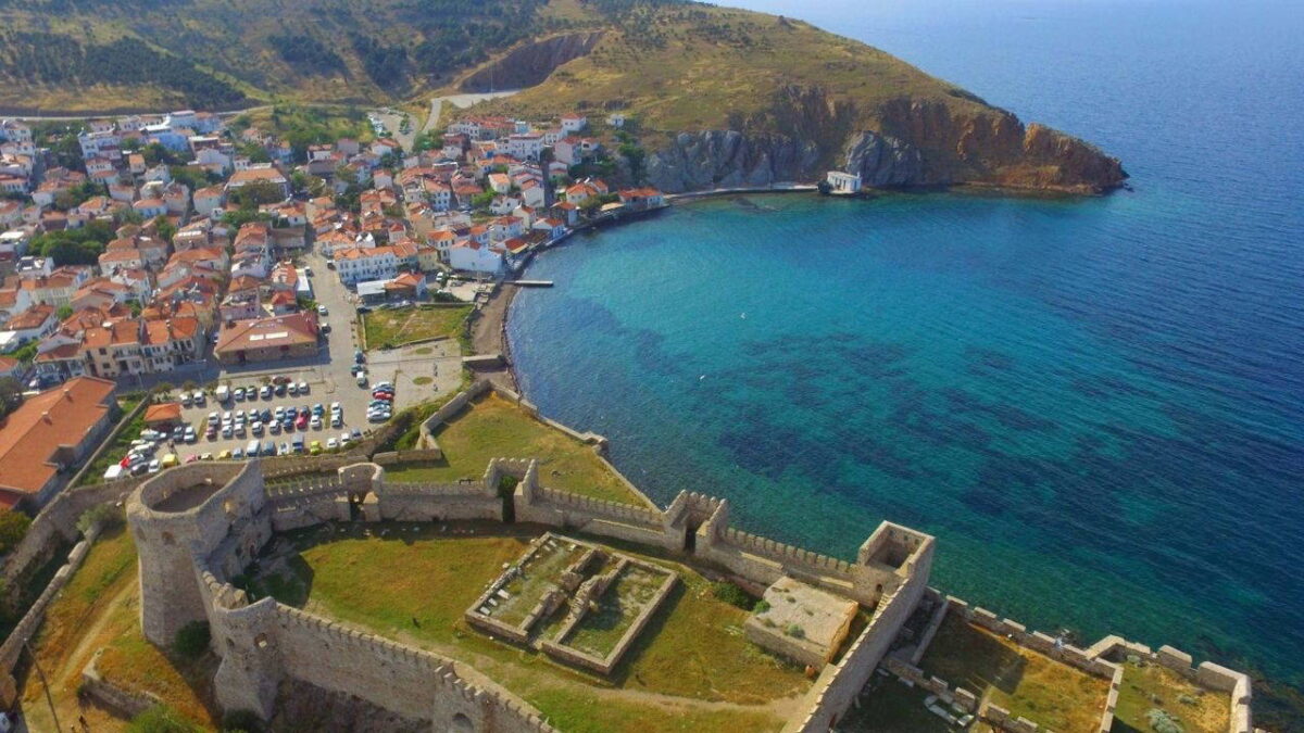 Dünyaca ünlü dergi listesine eklemişti: Turizm cennetine akın akın geldiler, iğne atsan yere düşmüyor!