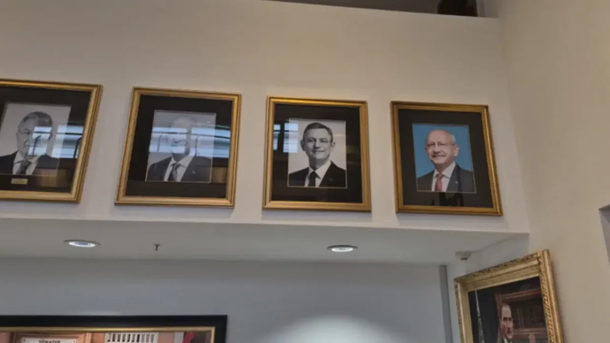 Kemal Kılıçdaroğlu’nun fotoğrafı, CHP Genel Merkezi’ne asıldı
