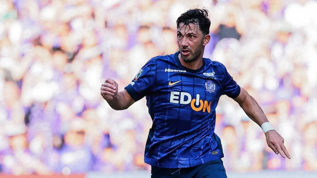 Tolgay Arslan kimdir, kaç yaşında? Tolgay Arslan hangi takımlarda oynadı? Tolgay Arslan neden futbolu bıraktı?