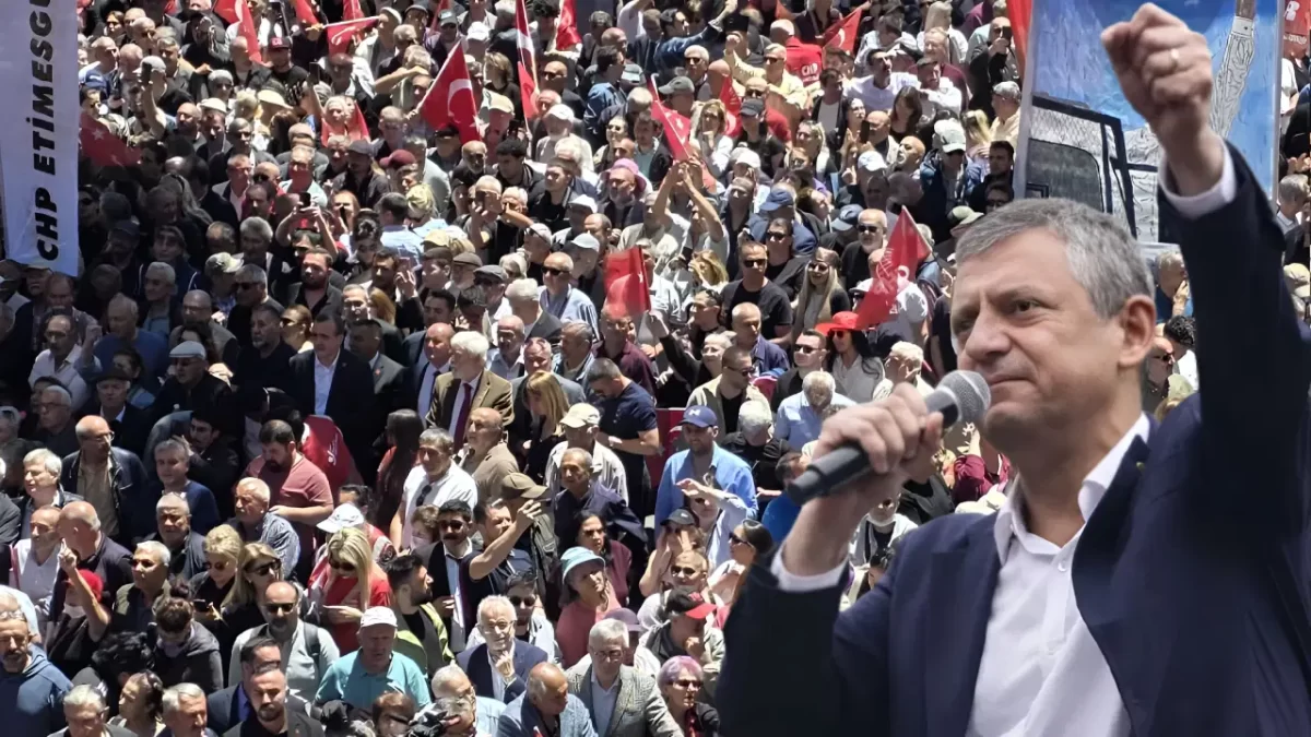 Seçilmiş CHP Genel Başkanı Özgür Özel’in bayramlaşmasına yurttaştan yoğun katılım