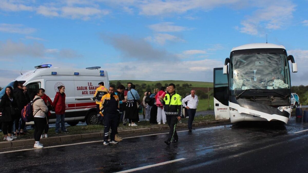 Aksaray’da tur otobüsü kaza yaptı: Çok sayıda yaralı var