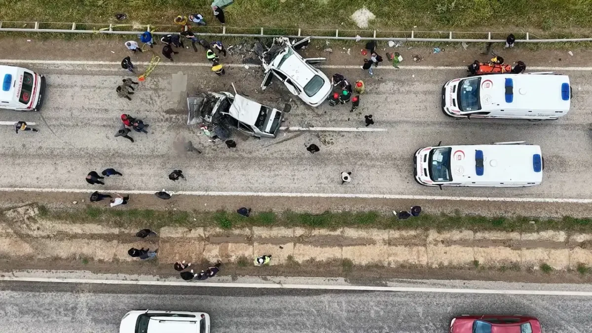 Yer Kırıkkale… Trafik kazası bir aileyi yok etti: 1’i çocuk 3 ölü, 6 yaralı var!