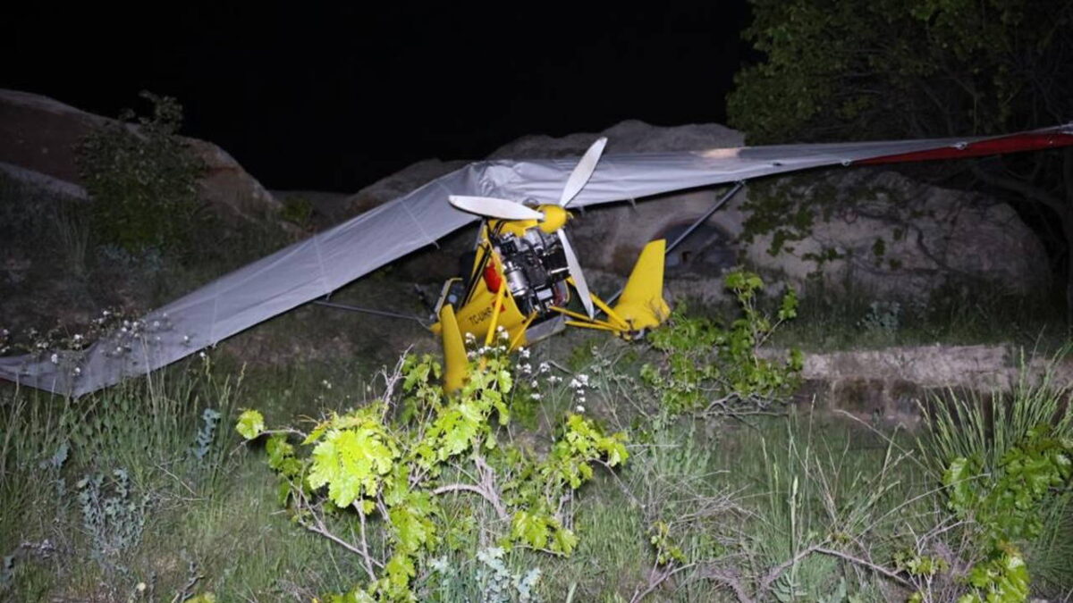 Kapadokya’da ‘microlight’ zorunlu iniş yaptı: Pilot ve yolcu yaralandı