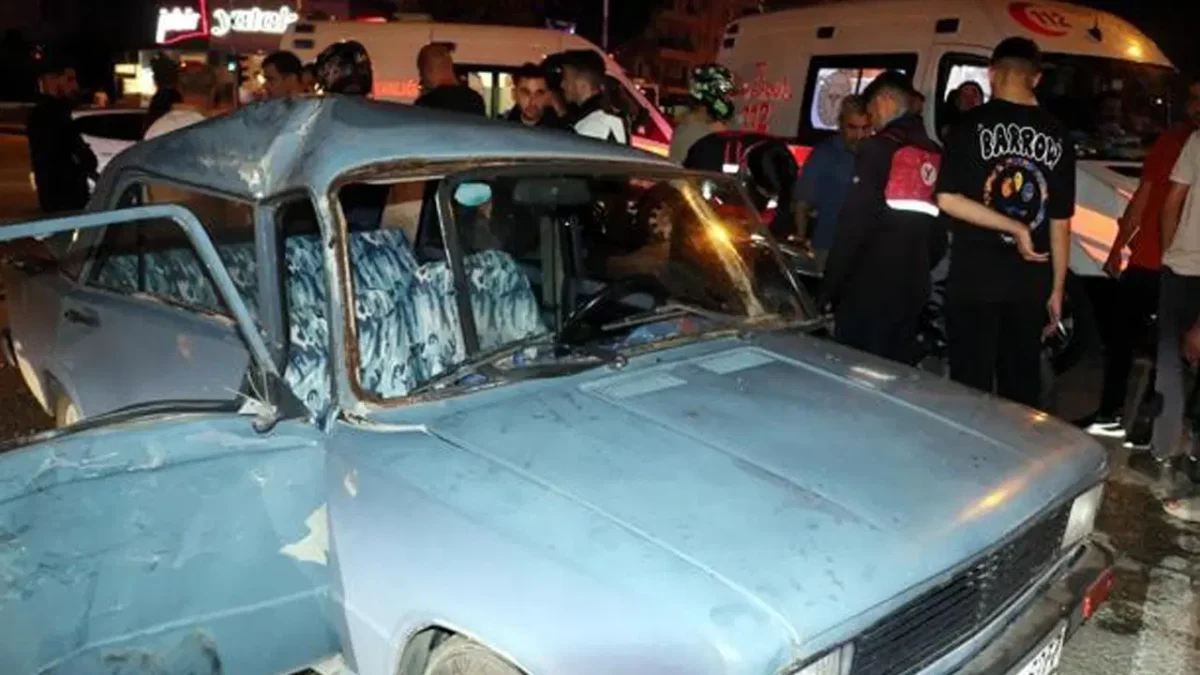 Antalya’da ‘yasak dönüş’ kazası: 3 kişi yaralandı