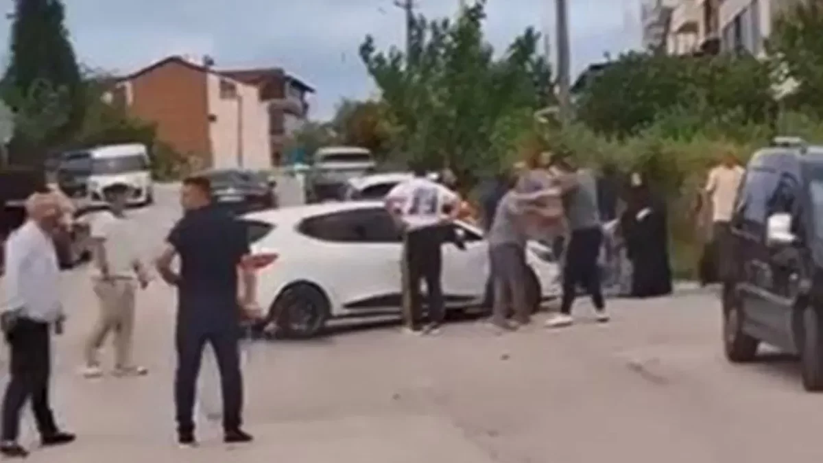 Mahalle savaşına döndü: İki aile birbirine kurşun yağdırdı, 10 yaralı